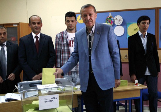bilal erdoğan oy kullanırken ile ilgili görsel sonucu
