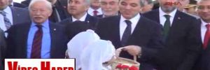 Cumhurbaşkanı Gül, fındık ve çilek yedi