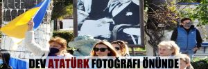 Dev Atatürk fotoğrafı önünde ‘Savaşı Durdurun’ çağrısı