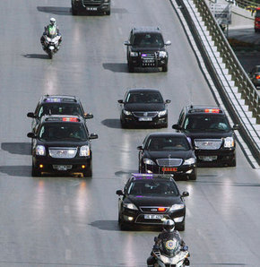 Başbakan’ın konvoyunu takip eden gazetecilerin yolu kesildi