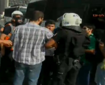 Taksim’deki gösterilere 20 gözaltı