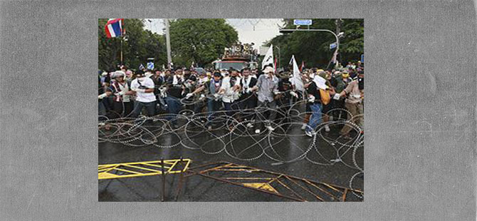 Tayland’ın “Gezi”cileri sokakta