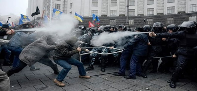 Ukrayna’da protestoculara koşullu af