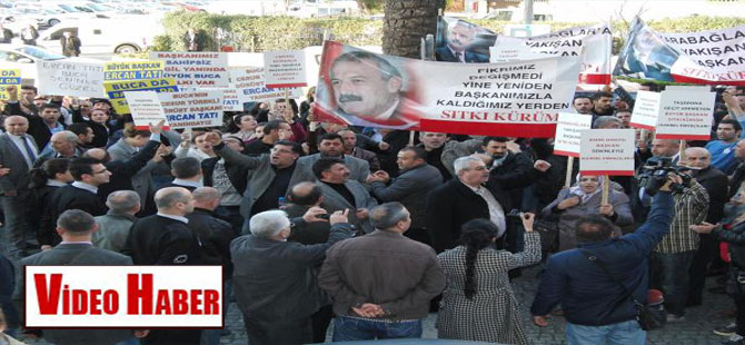 CHP’li Kocaoğlu’na, İzmir Büyükşehir Belediyesi önünde adaylık protestosu