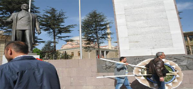Eskişehir’de CHP’nin çelengini polis kaldırdı