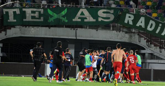 Bursaspor maçı sonrası Türk basın mensupları darp edildi