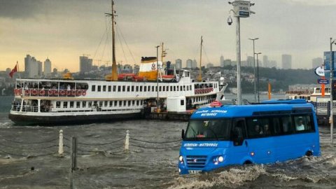 İstanbul için yağış ve hortum uyarısı!