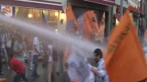 Taksim’de Erdoğan protestosuna TOMA’lı müdahale!