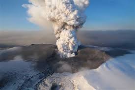 İzlanda’da yanardağ endişesi