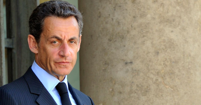 Sarkozy siyasete geri dönüyor