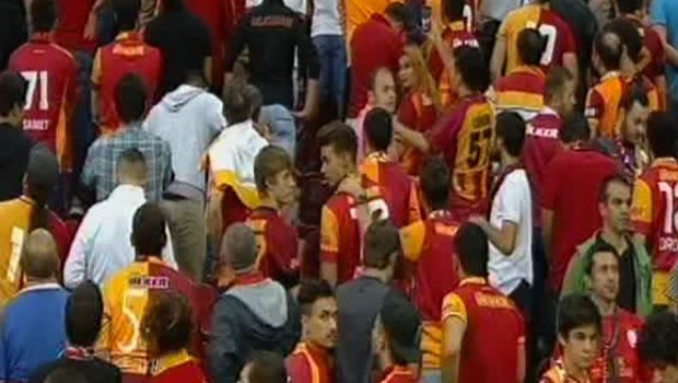 Galatasaray taraftarlarından TFF’ye protesto!