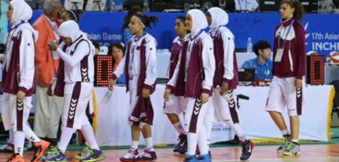 Katarlı basketçiler başörtüsü için çekildi
