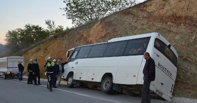 İşçileri taşıyan otobüs yan yattı