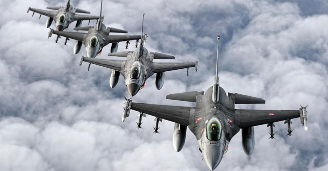 10 adet F-16, sınırda devriye uçuşu yaptı