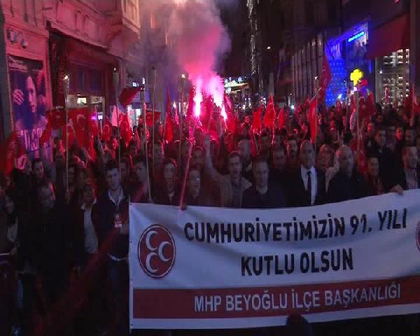 MHP’den Taksim’de meşaleli yürüyüş