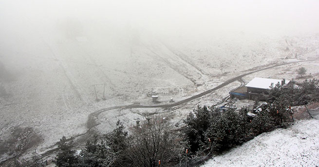 Kartalkaya’ya mevsimin ilk karı yağdı