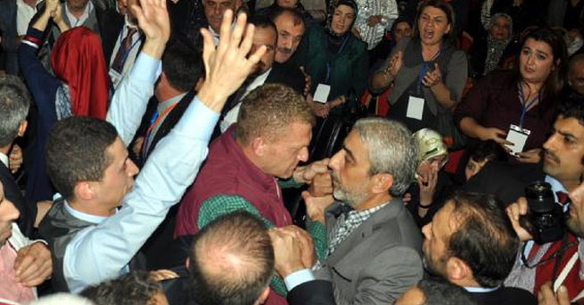 AKP’de gergin kongre