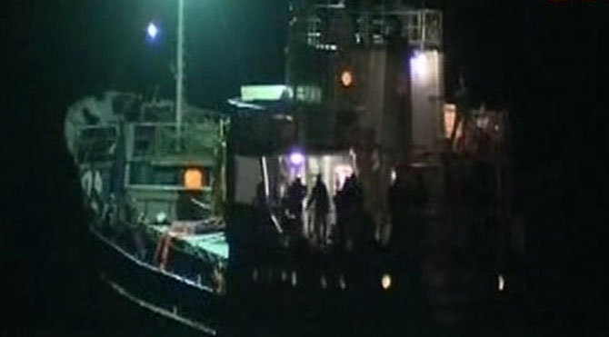 Mültecileri taşıyan gemi kurtarıldı