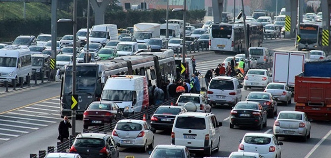Ulaştırma Bakanı’ndan ‘İstanbul trafiği çözülmez’ itirafı