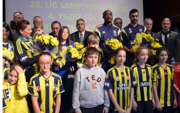 Fenerbahçeli futbolcular öğrencilerle buluştu