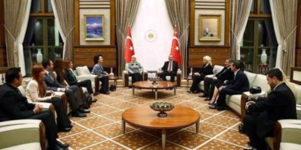 Erdoğan ‘Saltanat Sarayı’nda ünlüleri ağırladı