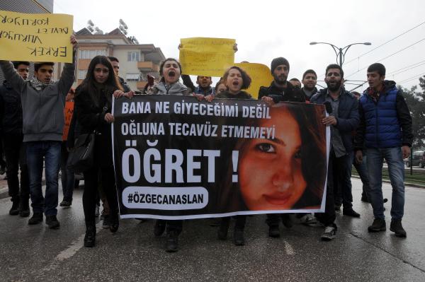 Gaziantep’te üniversiteliler Özgecan için yürüdü