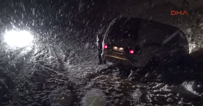 Tunceli’de kar yağışı hayatı durdurdu