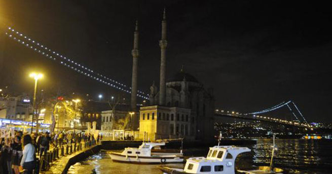 İstanbul ‘Dünya Saati’ne uydu