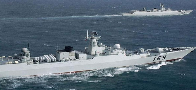 Çin savaş gemileri Aden limanına yanaştı