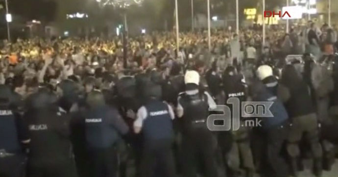 Üsküp’te hükümet protestosuna müdahale!… 55 yaralı!
