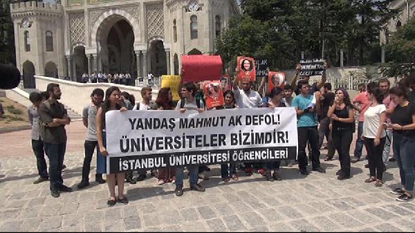 İstanbul Üniversitesi önünde “Rektör” protestosu