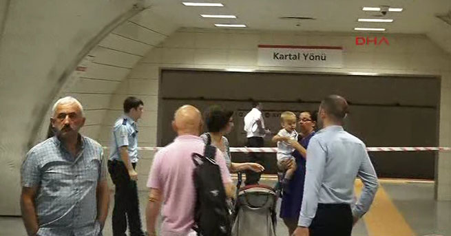 İstanbul’da metro durağında şüpheli paket alarmı!