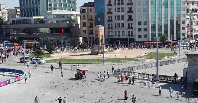 Taksim Meydanı kapandı!
