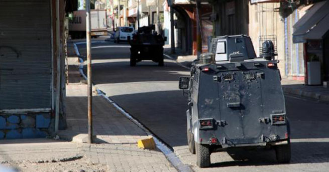TIR’la yol kapatan PKK’lılar, polise ateş açtı