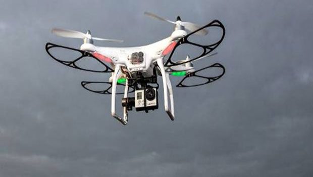 ‘Drone’ iki uçağı pas geçirtti