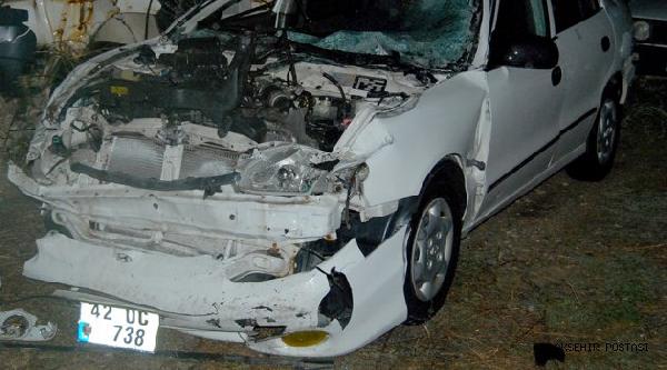 MHP’lileri taşıyan otomobil kaza yaptı