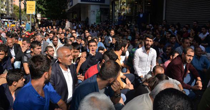 Diyarbakır’da bombalı saldırıya protesto