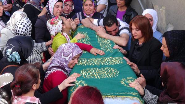 Fatma Esen’in cenazesini kadınlar taşıdı