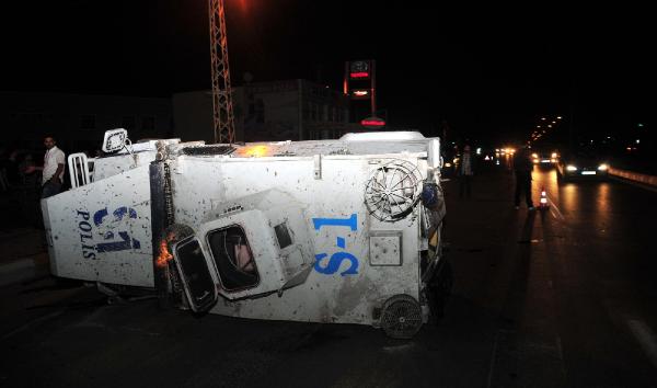 Silopi’de zırhlı araç devrildi: 8 polis yaralı
