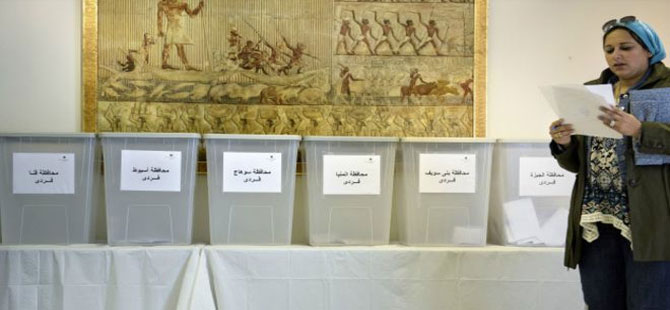 Mısır’da seçimlerin ikinci gününde sandıklar yine boş