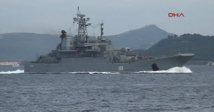 Rus savaş gemisi sıcak bölgeye iniyor!