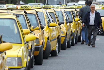 Taksi, minibüs ve dolmuş durakları İSPARK’a verildi