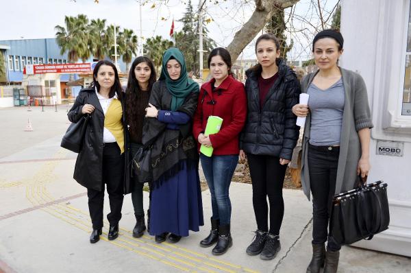 Çatal- kaşıklı protestocu 8 kız öğrenci yurttan atıldı