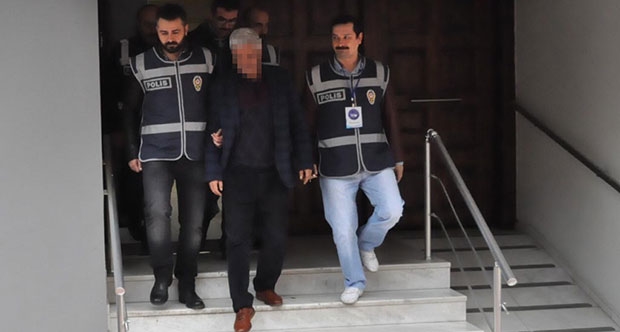 İzmir’de ‘paralel’ operasyonu: Rektör gözaltında