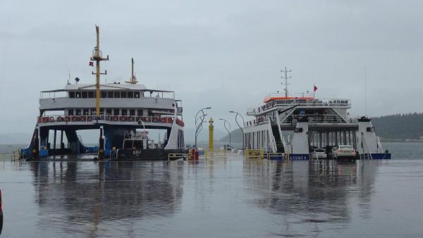 Gelibolu-Lapseki feribot seferlerine fırtına engeli