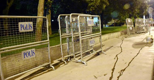 Gezi Parkı’na polis bariyerleri getirildi