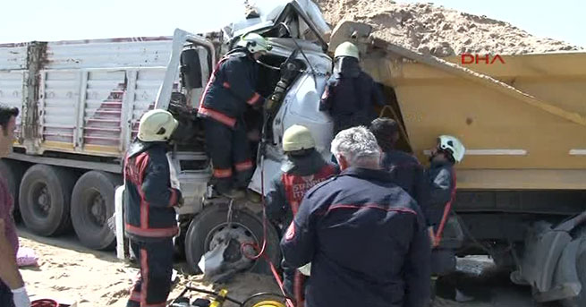 Şile’de hafriyat kamyonları çarpıştı: 1 ölü