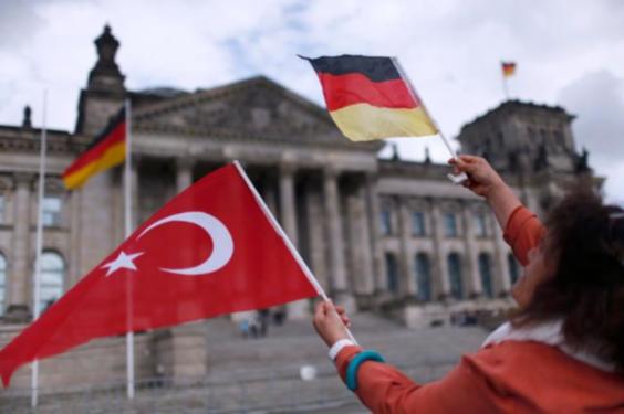 Almanya’dan izin çıktı, Türkiye göndermiyor