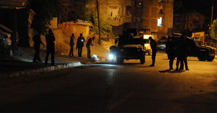 Hakkari’de zırhlı polis aracının geçişi sırasında patlama