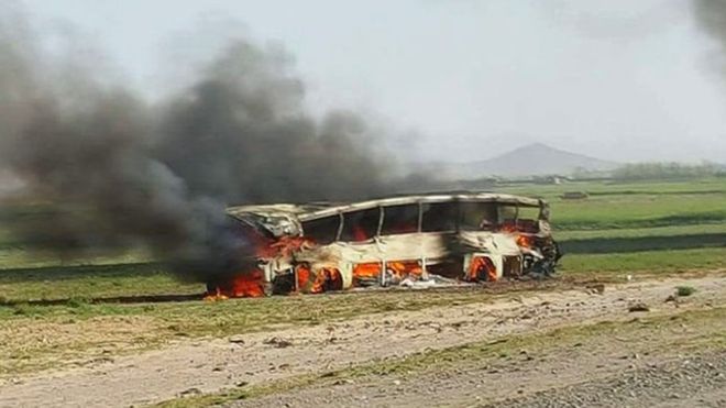 Afganistan’da otobüs yakıt tankeriyle çarpıştı: 36 ölü
